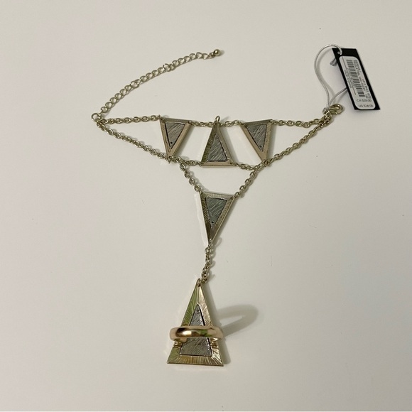 Bebe Triangular Tribal Hand Jewelry Ring Hand Chain - Picture 10 of 15